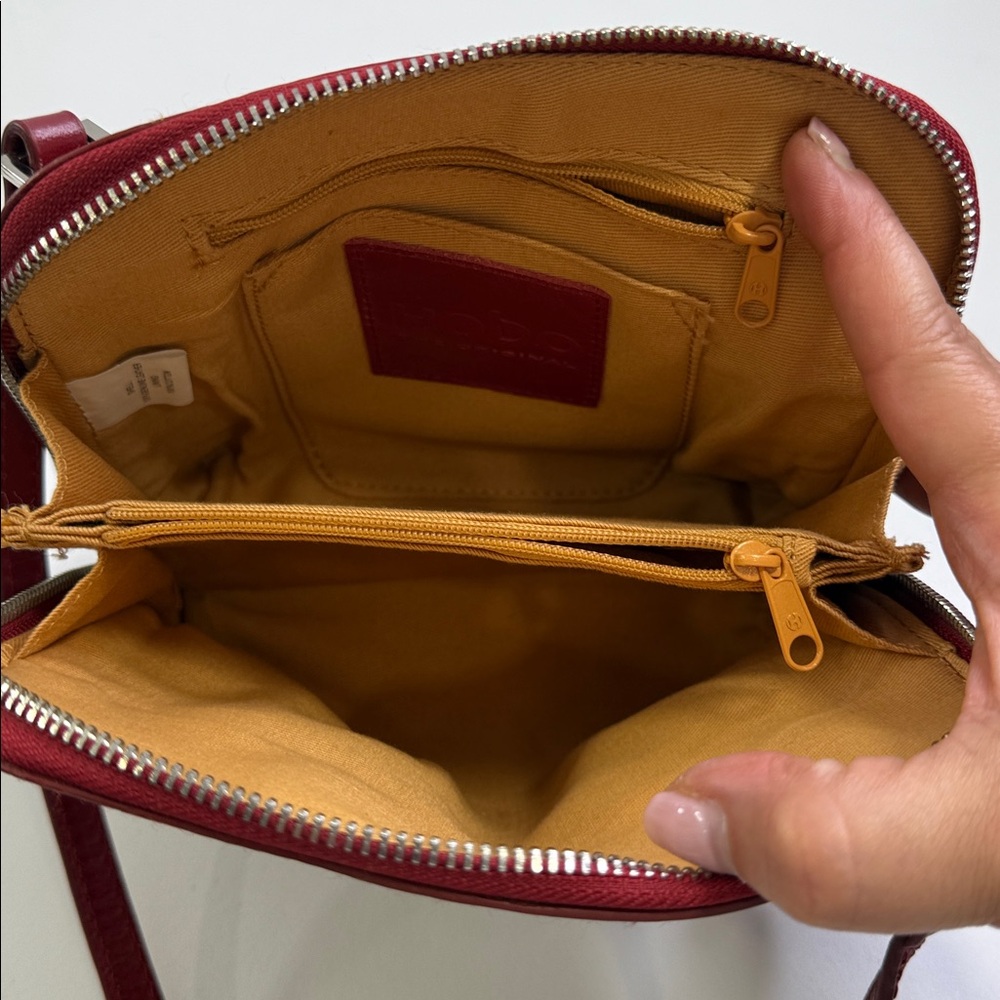 HOBO WOMEN’S RED LEATHER INTERNATIONAL CROSSBODY PURSE - Picture 6 of 9